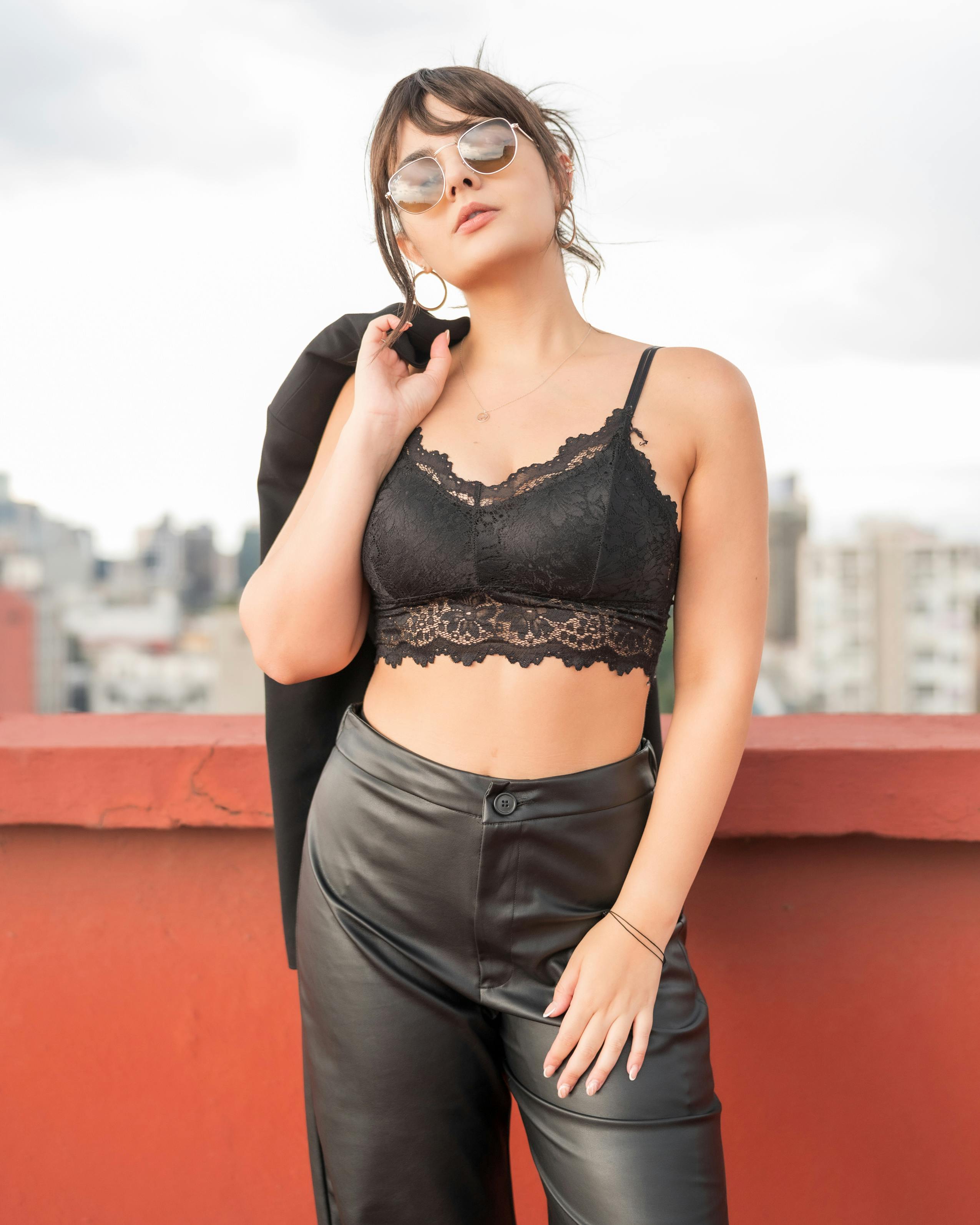 霓虹夜航 封面图片